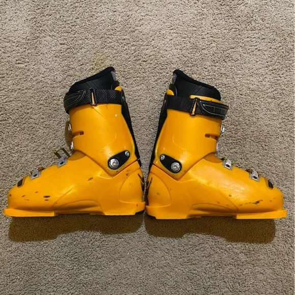 Salomon x wave 10. Flex 110 ski boots
