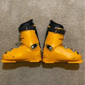 Salomon x wave 10. Flex 110 ski boots