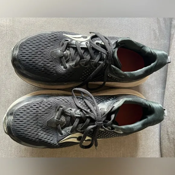 Saucony Men Size 9 Guide 17 Black and White Running Shoes S20936-100