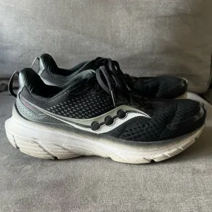 Saucony Men Size 9 Guide 17 Black and White Running Shoes S20936-100