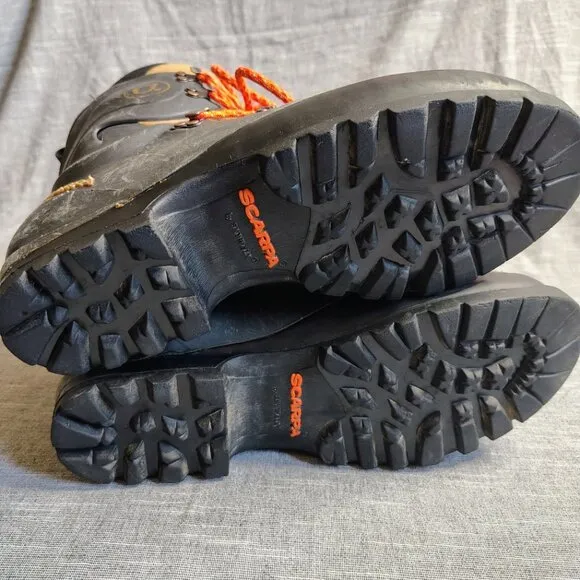 Scarpa Alpha Mountaineering Boots Size 9/10 Made in Italy Trekking Ice Climbing