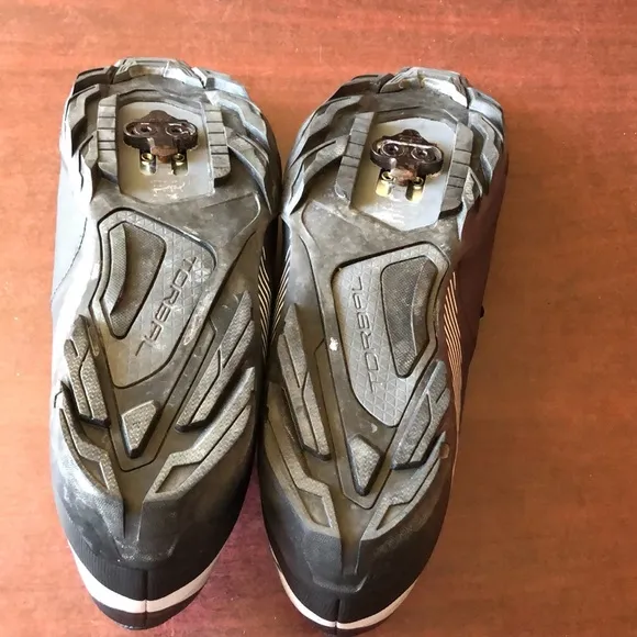 Shimano Cycling Shoes with cleats