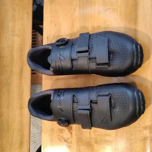 Shimano mens cycling shoes ME-400 size 44eu all black