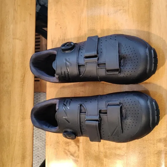 Shimano mens cycling shoes ME-400 size 44eu all black