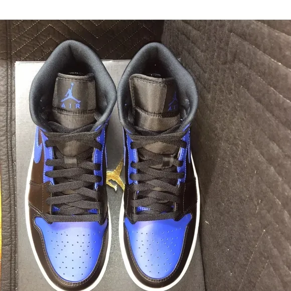 Size 10 - Jordan 1 Mid Hyper Royal 2021