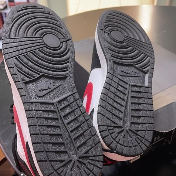 Size 6.5y Air Jordan 1 Retro High BG