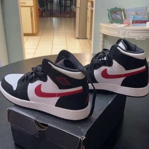 Size 6.5y Air Jordan 1 Retro High BG