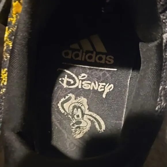 Size 8.5 - adidas Disney x UltraBoost Goofy