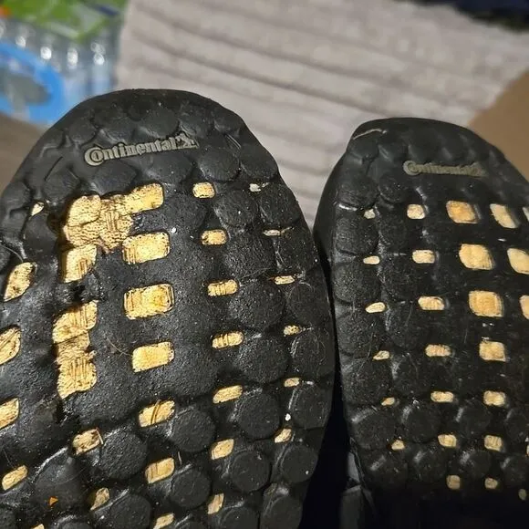 Size 8.5 - adidas Disney x UltraBoost Goofy