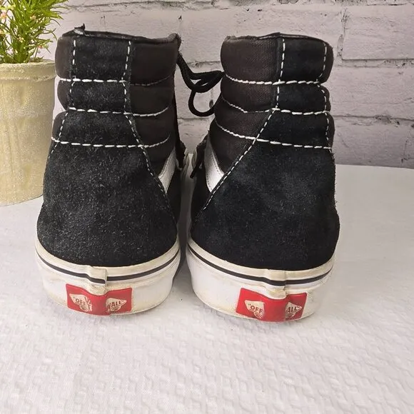 SK8-HI VANS SHOES BLACK AND WHITE HIGH TOPS LEATHER AND SUEDE SIZE 6.5/8