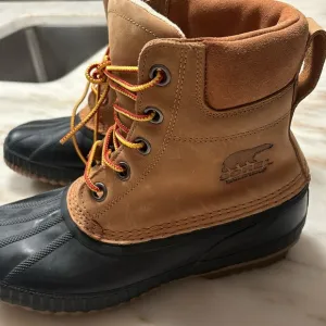 Sorel Cheyanne II Waterproof Duck Boots NM2575-224 Chipmunk Tan Black Mens 8