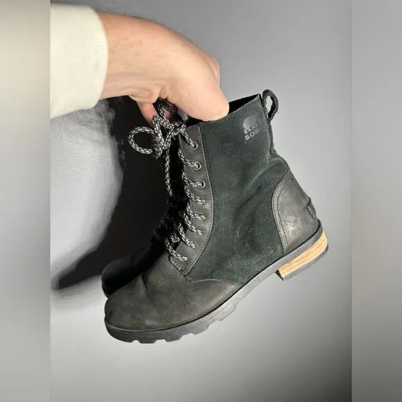 Sorel Emelie Short Lace Up Waterproof Boots Women’s Size 7.5