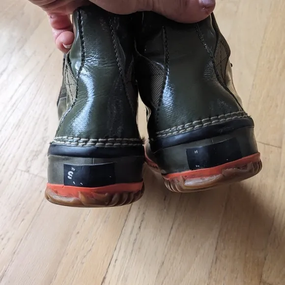 Sorel Green and orange waterproof boots size 8