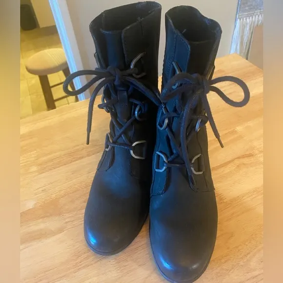 Sorel Joann of Arctic II Waterproof Wedge Boots black size 8
