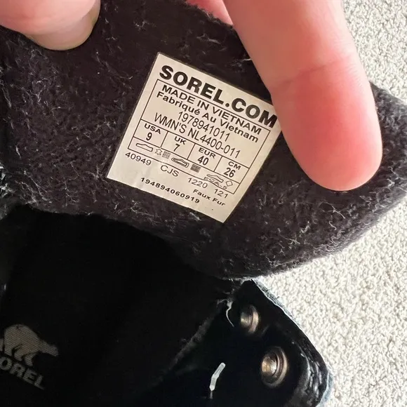 Sorel Kinetic RNEGD Conquest Size 9 Waterproof Sneaker Black &amp; Powder Pink Boots