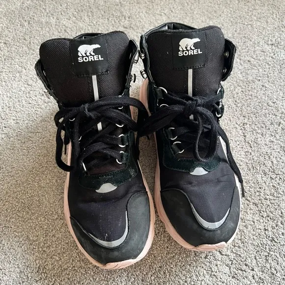 Sorel Kinetic RNEGD Conquest Size 9 Waterproof Sneaker Black &amp; Powder Pink Boots