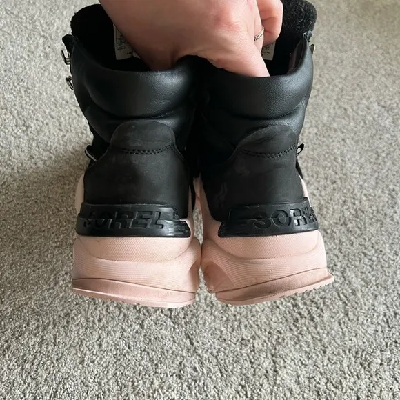 Sorel Kinetic RNEGD Conquest Size 9 Waterproof Sneaker Black &amp; Powder Pink Boots