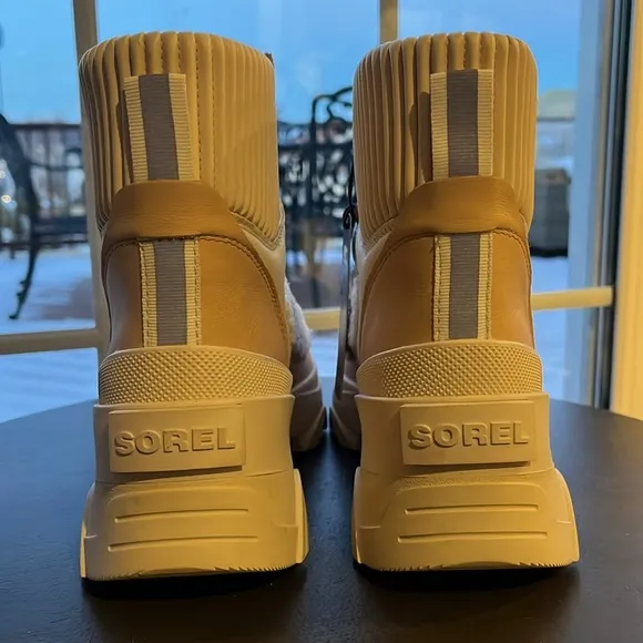 SOREL NWT Brex Women’s Winter Boots Cozy Lace Waterproof size 8.5M ski trip
