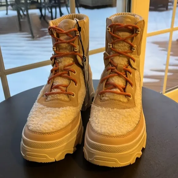 SOREL NWT Brex Women’s Winter Boots Cozy Lace Waterproof size 8.5M ski trip