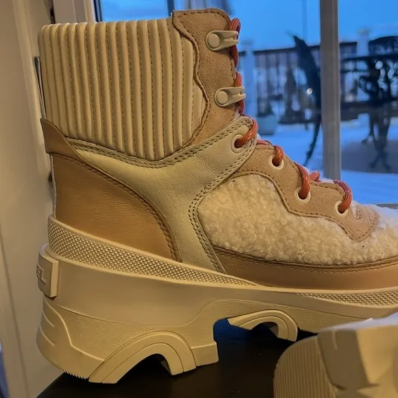 SOREL NWT Brex Women’s Winter Boots Cozy Lace Waterproof size 8.5M ski trip