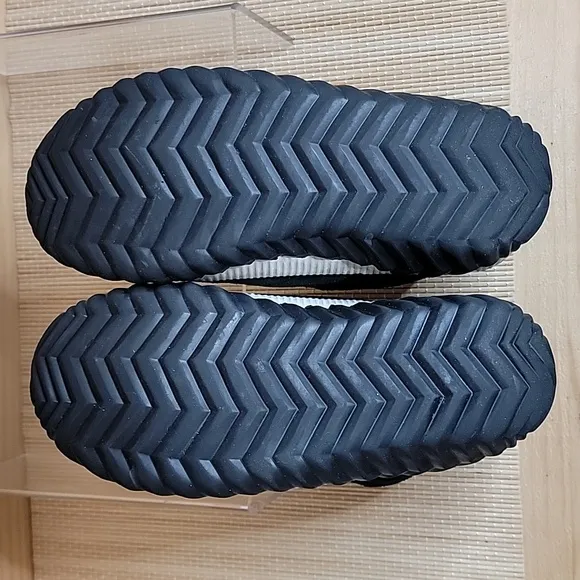 Sorel Out and About Waterproof Boots sz4