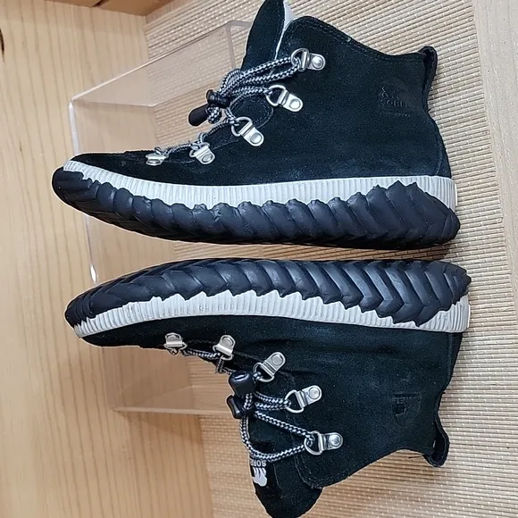 Sorel Out and About Waterproof Boots sz4