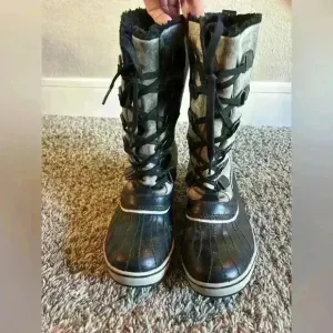 Sorel tivoli distressed lace up high waterproof winter boots size 10 winter snow