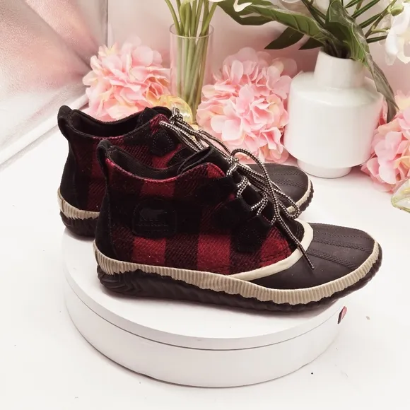 Sorel Women's Out N About Plaid Lace Up Rain Booties Size 8.5