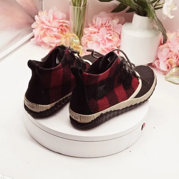 Sorel Women's Out N About Plaid Lace Up Rain Booties Size 8.5
