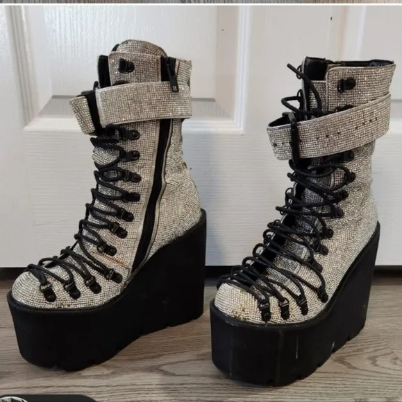 Stoned platform Boots! Rare crystallized bling traitor Boots! Euc!