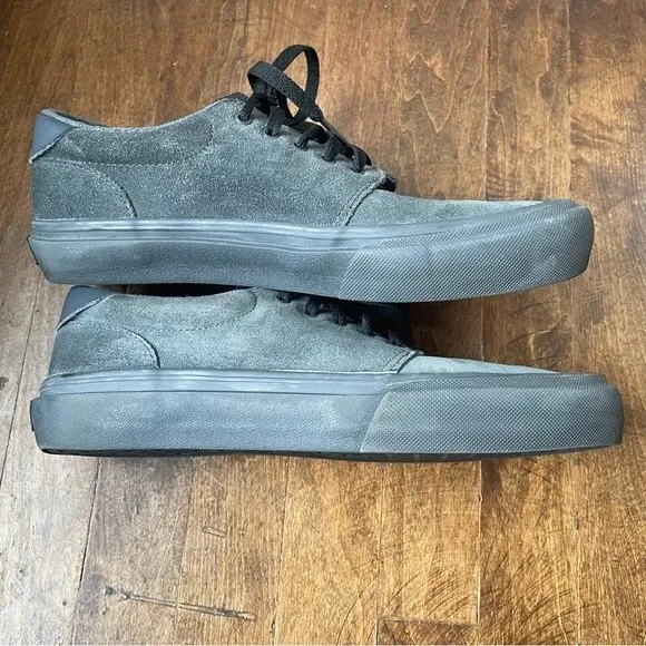 Straye Fairfax Carbon Suede Lo Top Skate Shoes, size 8