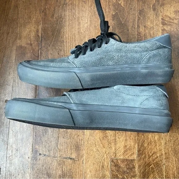 Straye Fairfax Carbon Suede Lo Top Skate Shoes, size 8