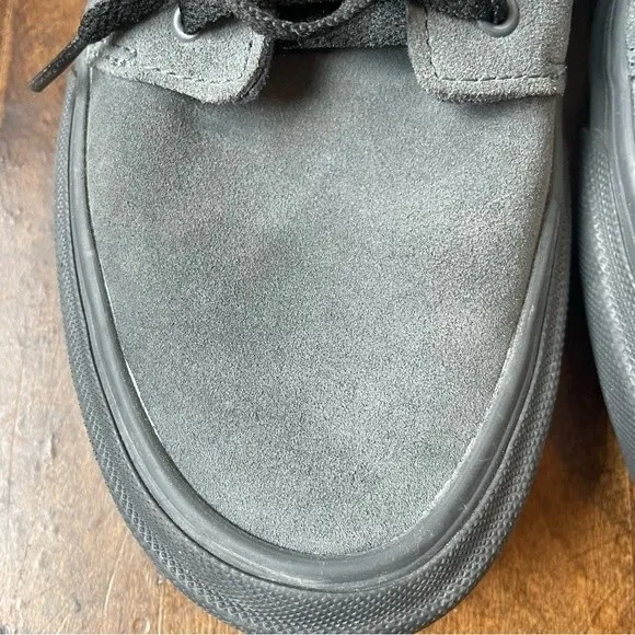 Straye Fairfax Carbon Suede Lo Top Skate Shoes, size 8
