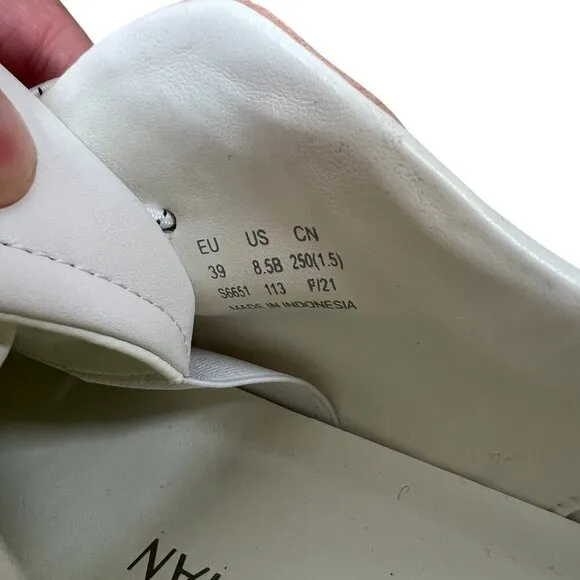 Stuart Weitzman SW! Sneakers Shoes Womens Size 8.5 B Cream Poudre Leather Suede