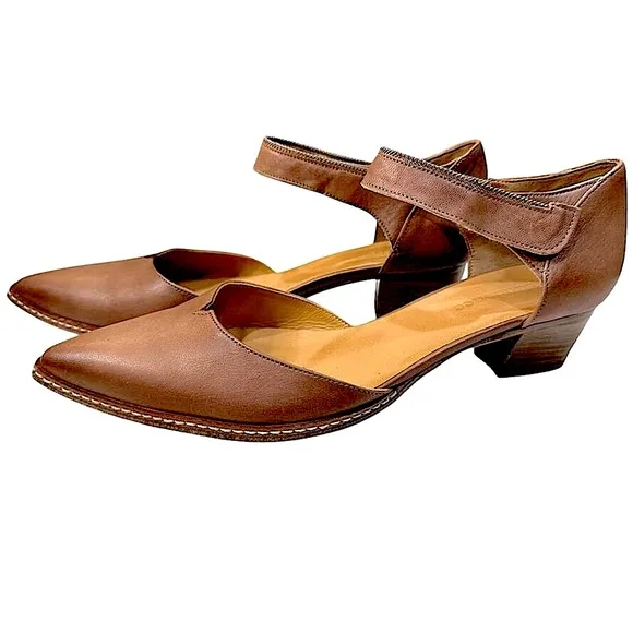 Sundance Alyssa Ankle Strap Low Heel Pointed Toe Leather Shoes Caramel Size 10