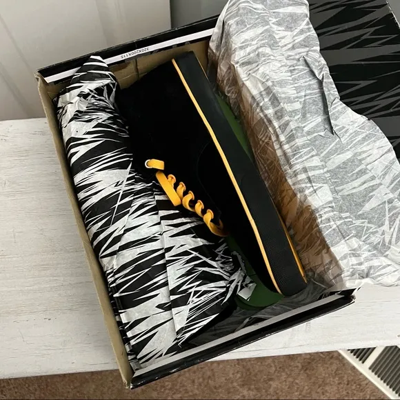 The Hundreds Garfield Johnson Mid Black and Gold with Original Box RARE