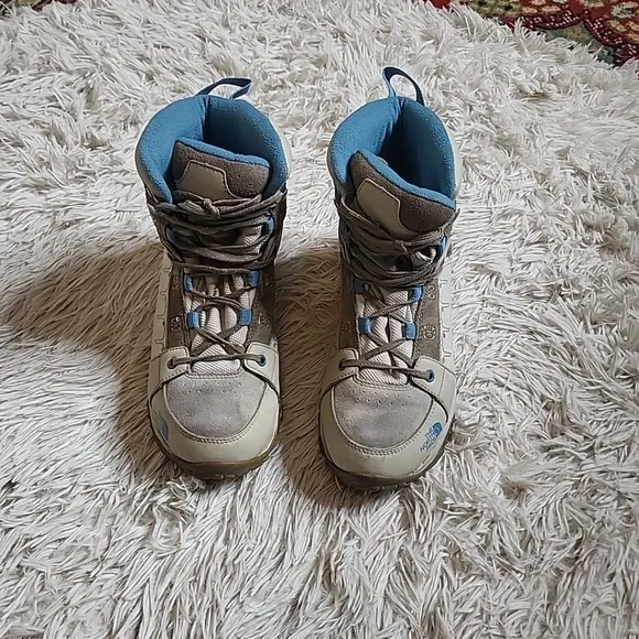 The North Face Girl's Hiking Walking Trail Outdoors Boots Shoes - 3. MSRP $85 ✨️