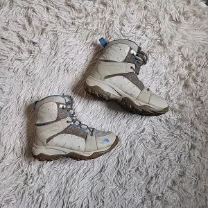 The North Face Girl's Hiking Walking Trail Outdoors Boots Shoes - 3. MSRP $85 ✨️