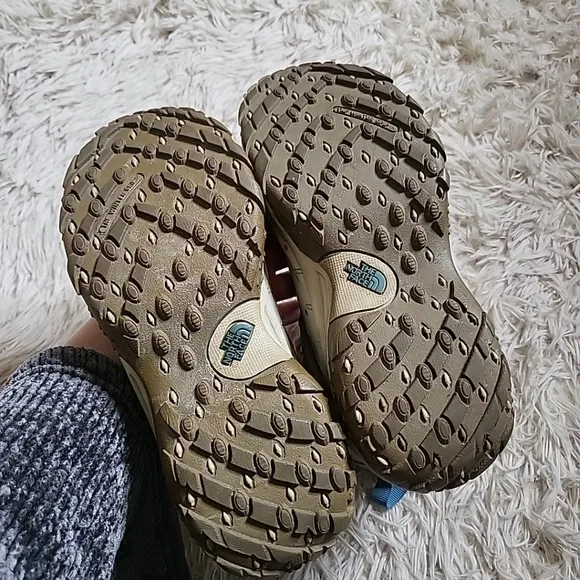The North Face Girl's Hiking Walking Trail Outdoors Boots Shoes - 3. MSRP $85 ✨️