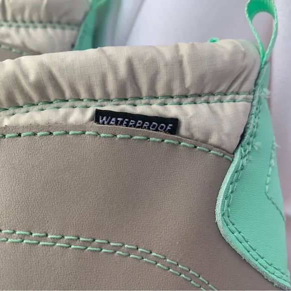 The North Face Waterproof/Insulated Boots (Size 4) Gray w/Seafoam Green Trim