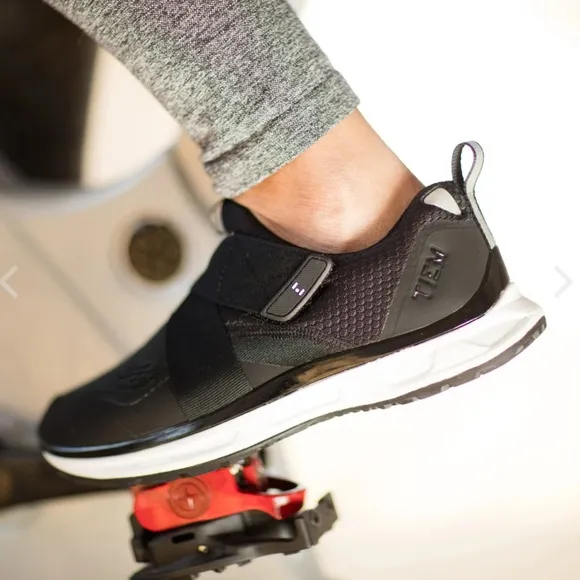 TIEM Black and White Slipstream Performance Women’s Cycling Shoes New w/ Cleats