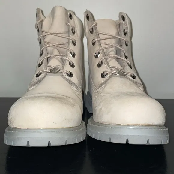 Timberland 6-Inch Premium Waterproof Boot.  Tan.  Size 9.5.