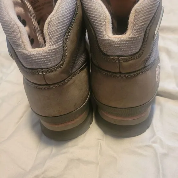 Timberland 8.5 Boots Moss Green/Beige/ Pink Trim 83373 3422 Hike, Hunt, Climb,
