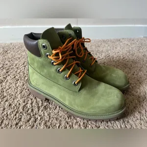 Timberland Boys 6 Inch Premium Waterproof Nubuck Boots Olive Green Size 6.5