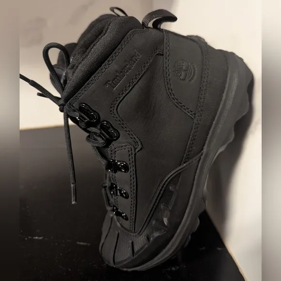 Timberland Junior Converge Waterproof Hiking Boots Size 2 New MSRP $115