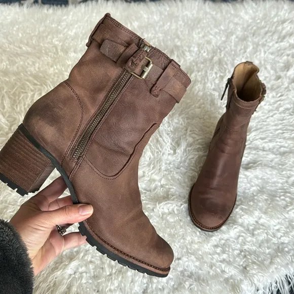 Trask Madison Waterproof Leather Moto Boots/Booties Sz 9.5 Brown Side Zip Heeled