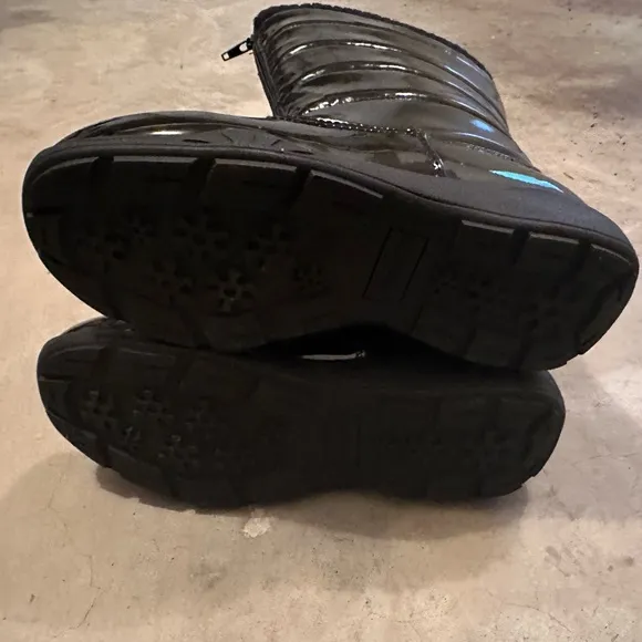Tundra Puffy Kids Shiny Snow Boots (Big Kid Size 4)