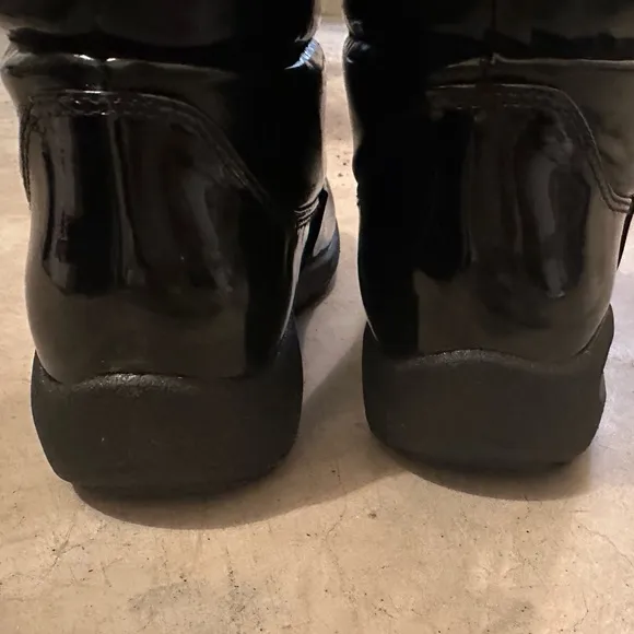 Tundra Puffy Kids Shiny Snow Boots (Big Kid Size 4)