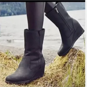 Ugg Australia Joely Leather Wedge Boot Size 6/37 Black Waterproof Shearling