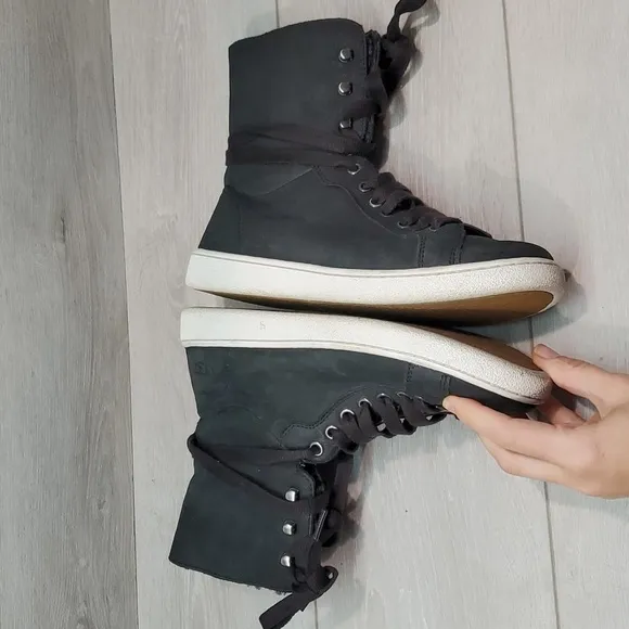 Ugg Australia Starlyn High top lace up Leather Boots sneakers shoes 9.5
